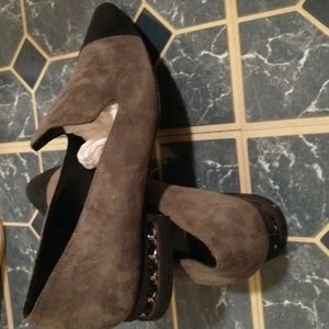 VANELI GRAY AND BLACK TOE FLATS